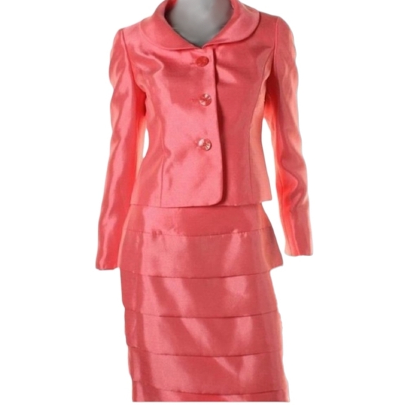 Le Suit Dresses & Skirts - Le Suit Satin Finish Tiered Skirt Suit